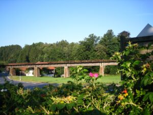 Eisenbahnbrücke in Katzbach am 8. August 2014